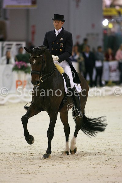 LAUGKS_MEGGLE\'S WELTTALL_MILANO_2011_SS2_2375.jpg